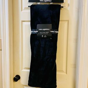 Karl Lagerfeld Paris Milky Plush Throw in Midnight Black, NWT